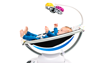 ママルーのシートは生地だけで覆うハンモック形。背骨がC字の赤ちゃんにとって心地よい体勢で座ることができ、体全体を包み込むので安心感を与えます。